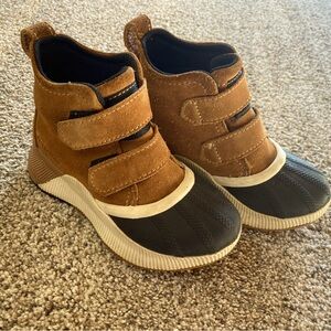 Girls Sorel Out N About classic boots size 11